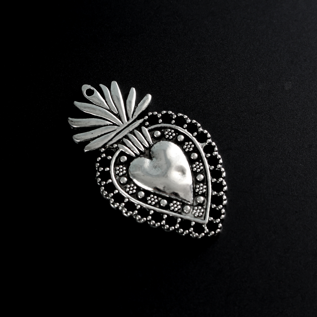 Flaming Holy Heart Charms - Ex Voto Milagro Style Sacred Heart - 5pcs