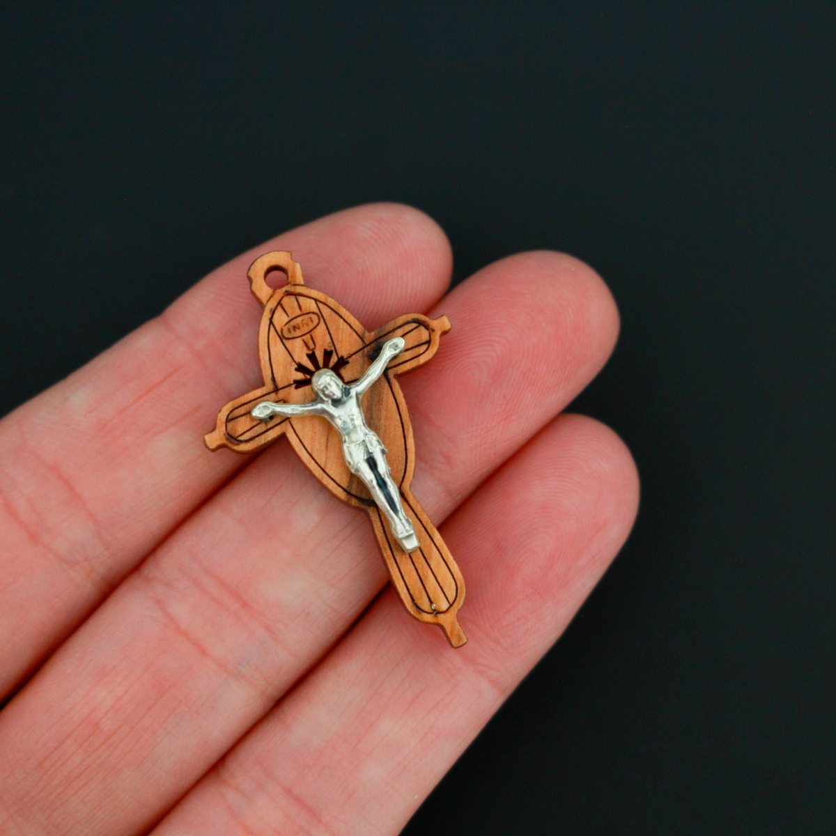 Beautiful handmade crucifix, made in Italy. The cross is made of genuine olive wood and the body of Christ is a zamac base alloy with genuine oxidized silver-platin