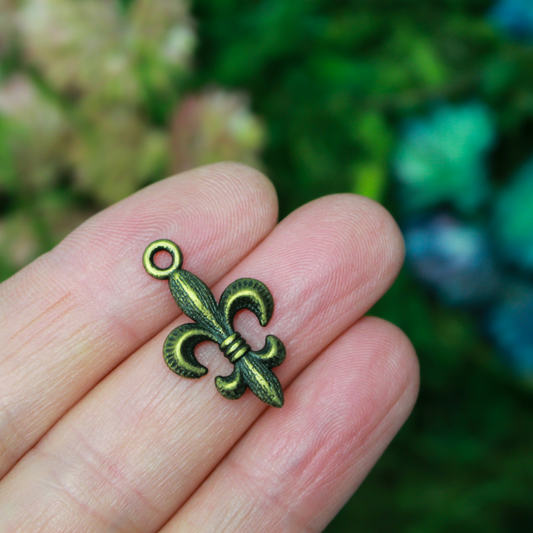 Antiqued bronze fleur de lis charm, 24mm long