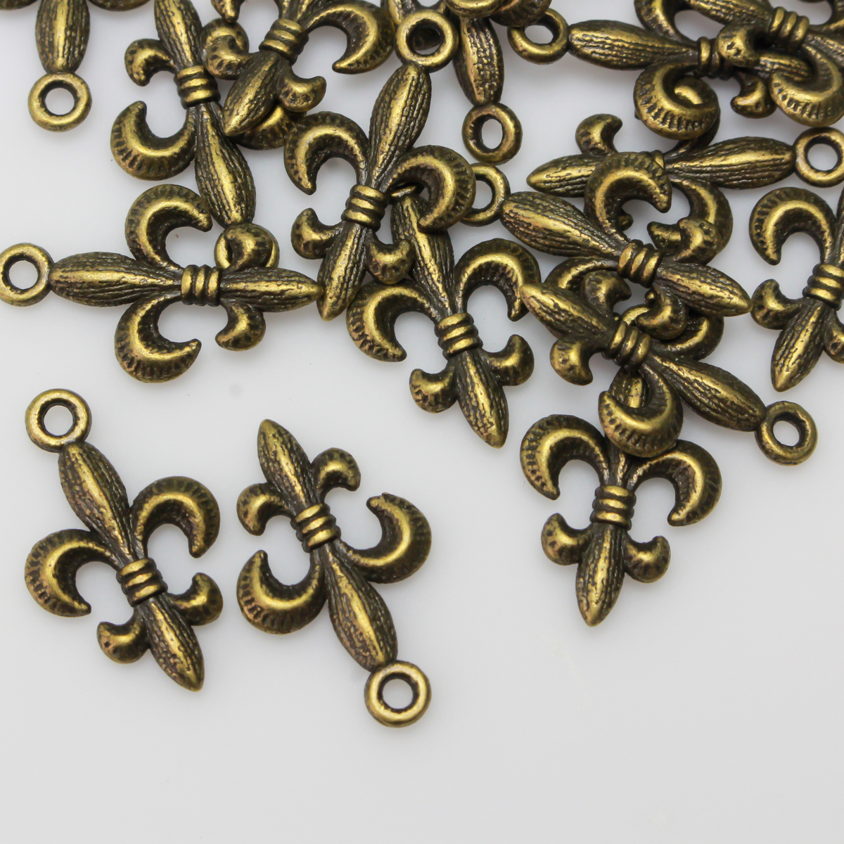 Antiqued bronze fleur de lis charm, 24mm long