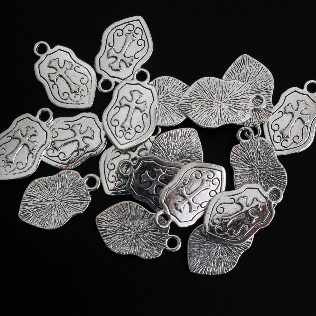 Armor of God Shield of Faith Charms, 20pcs 24x14.5mm