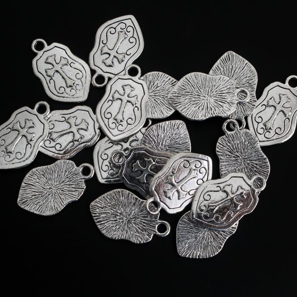 Armor of God Shield of Faith Charms, 20pcs 24x14.5mm