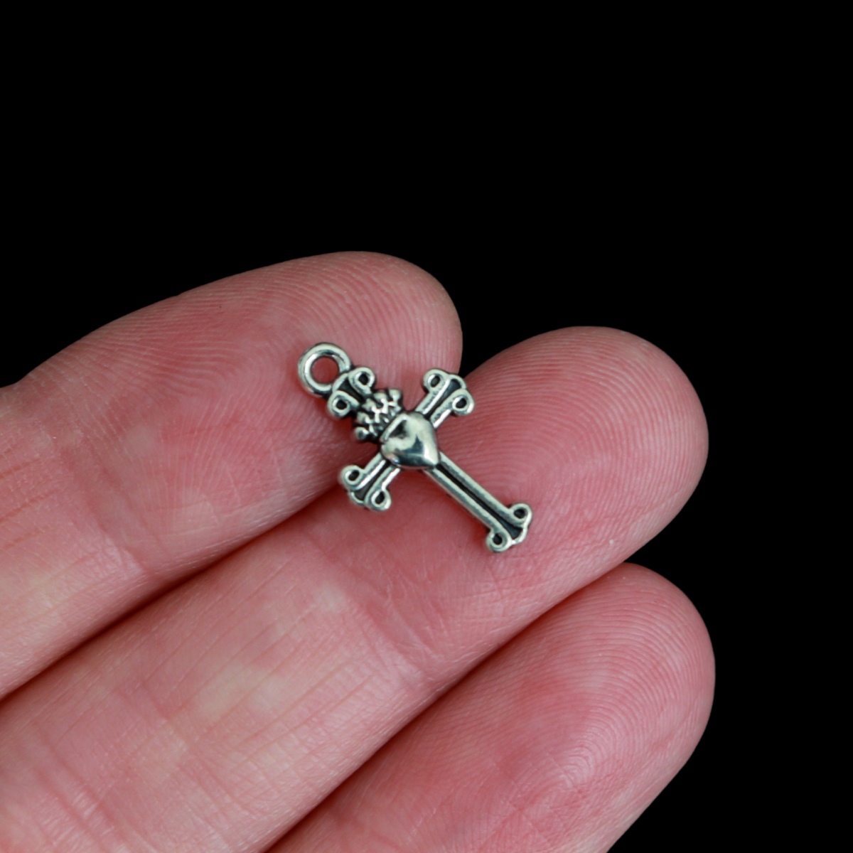 Silver Gothic Cloverleaf Cross Charms 12mm x 9mm, 25pcs
