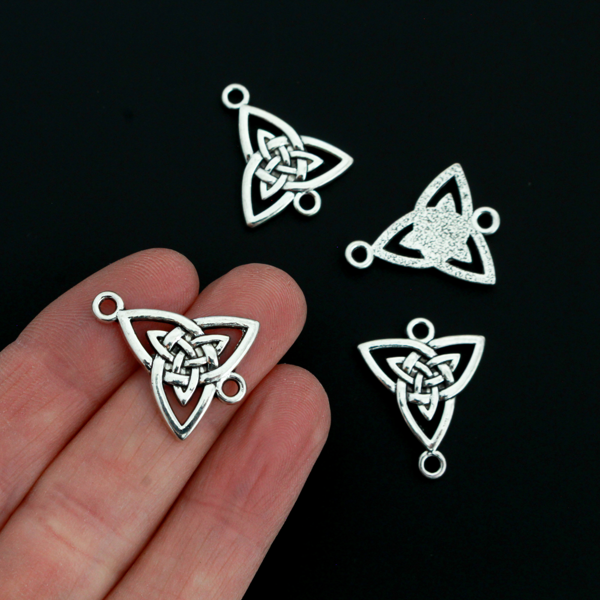 Triquetra Celtic Trinity Knot Connector Links 24.5mm x 19.5mm, 10pcs