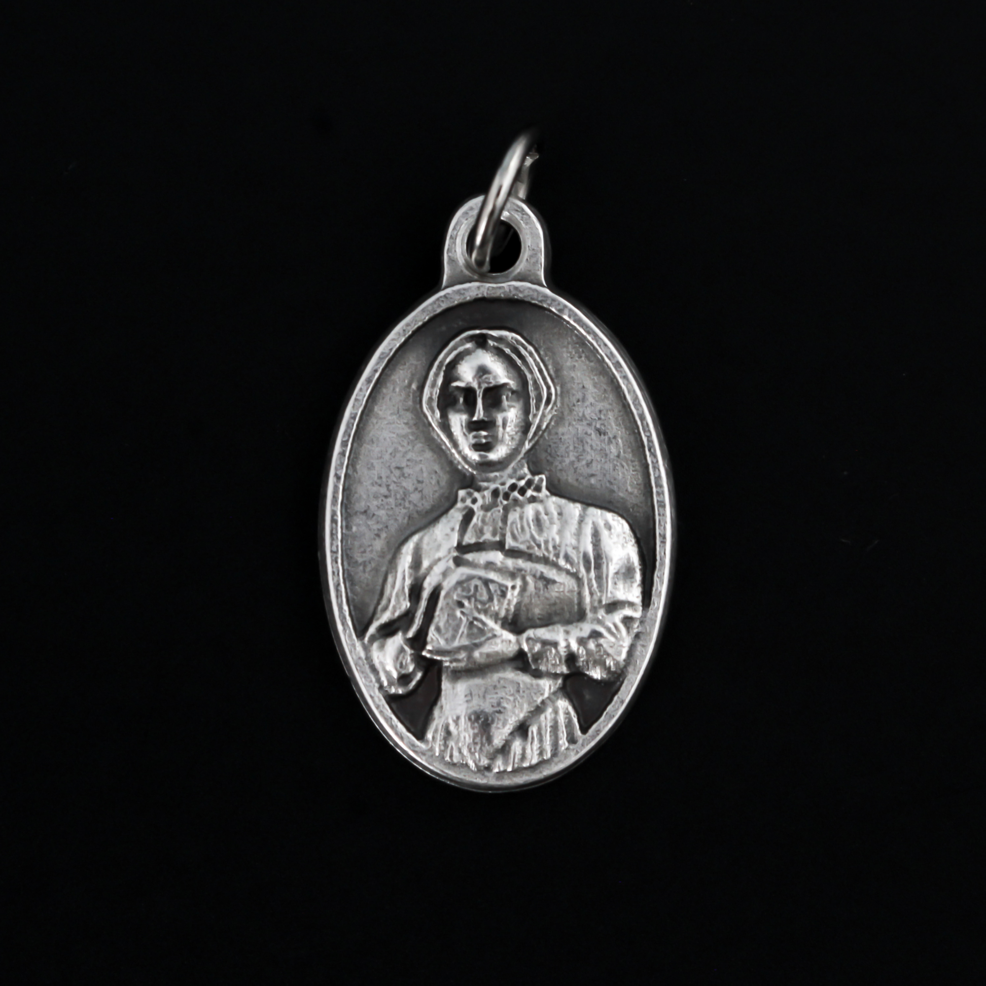 Saint Margaret Clitherow medal that depicts the saint on the front and is marked "Pray For Us" on the back