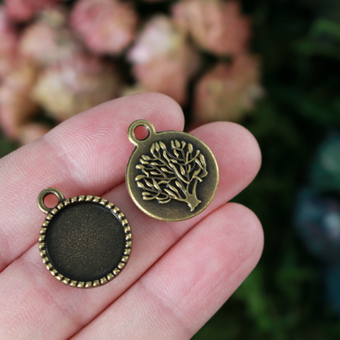 Antiqued bronze bezel cup with a 14mm tray. This dainty piece has the Tree of Life on the backside