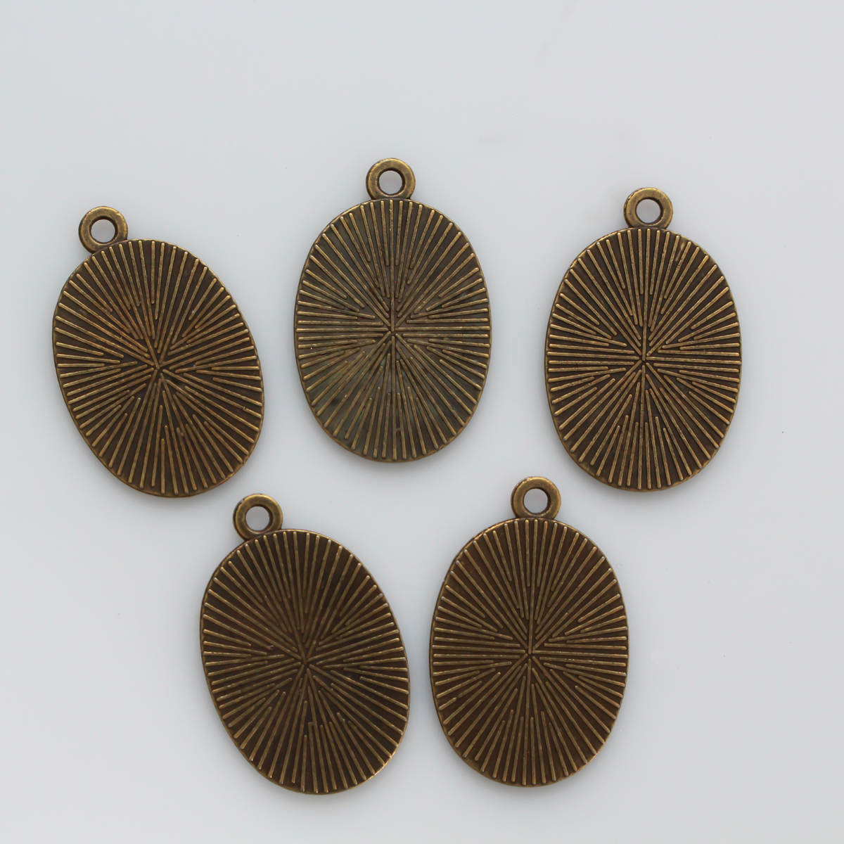 Flat oval pendant cabochon setting in an antiqued bronze tone color. This is a plain edge bezel cup with a 25mm x 18mm tray.