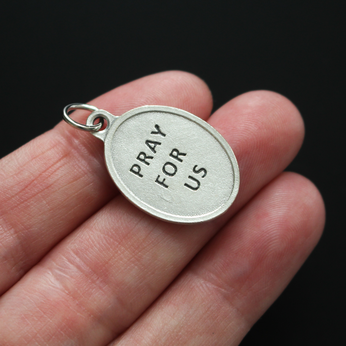 Blessed Óscar Romero medal that depicts the saint on the front and the reverse side is marked "Pray For Us"