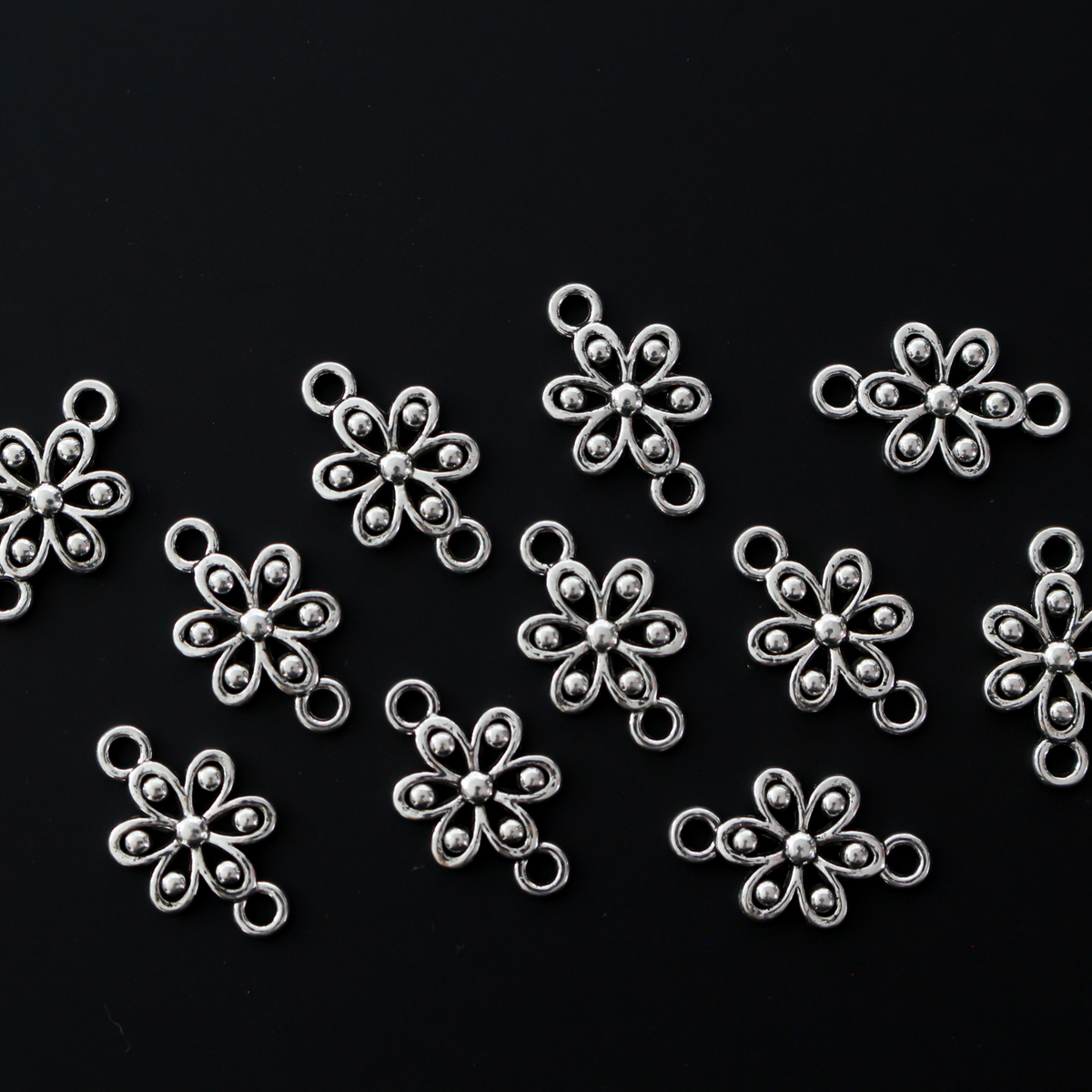 Daisy flower connector links in an antique silver tone color, 17mm long