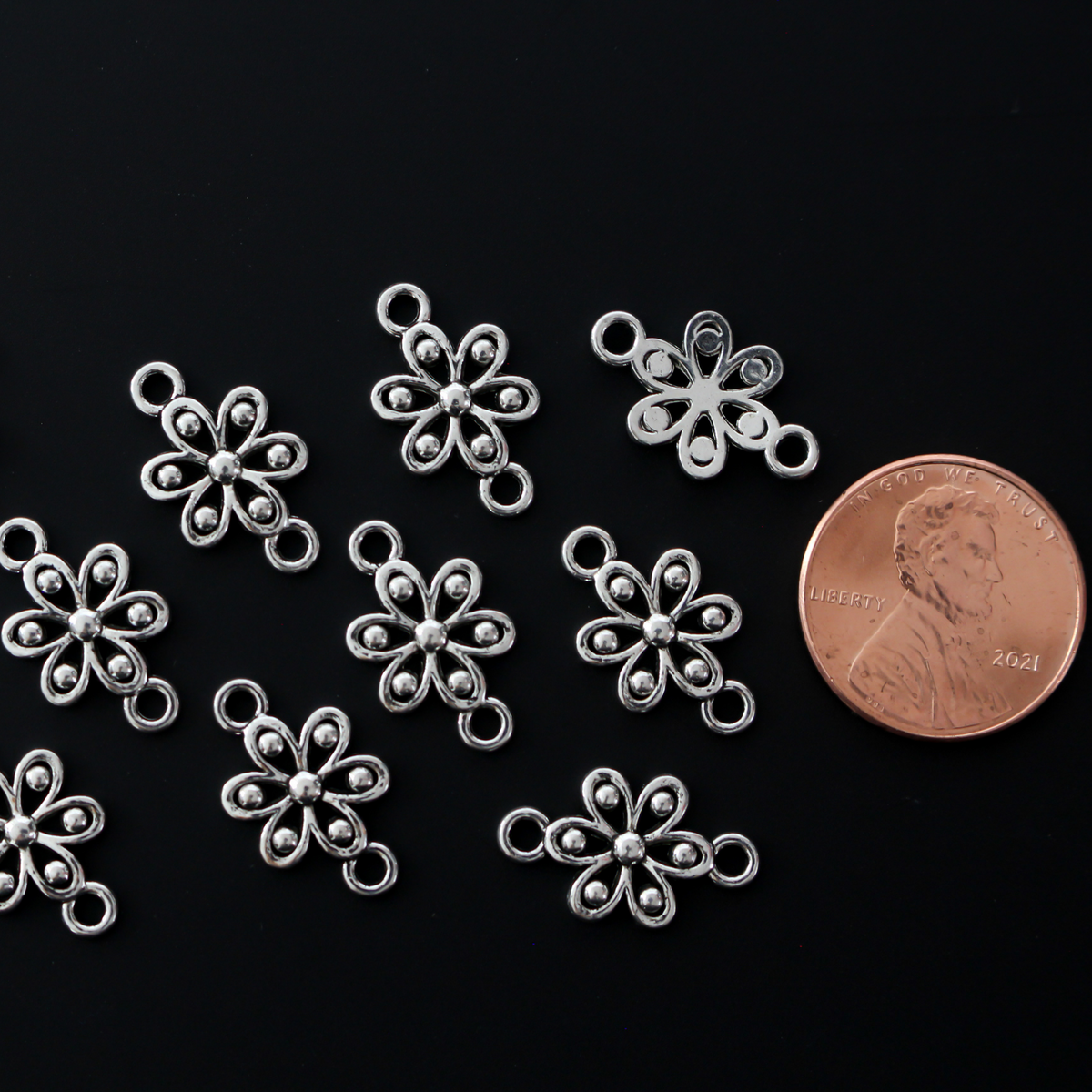 Daisy flower connector links in an antique silver tone color, 17mm long