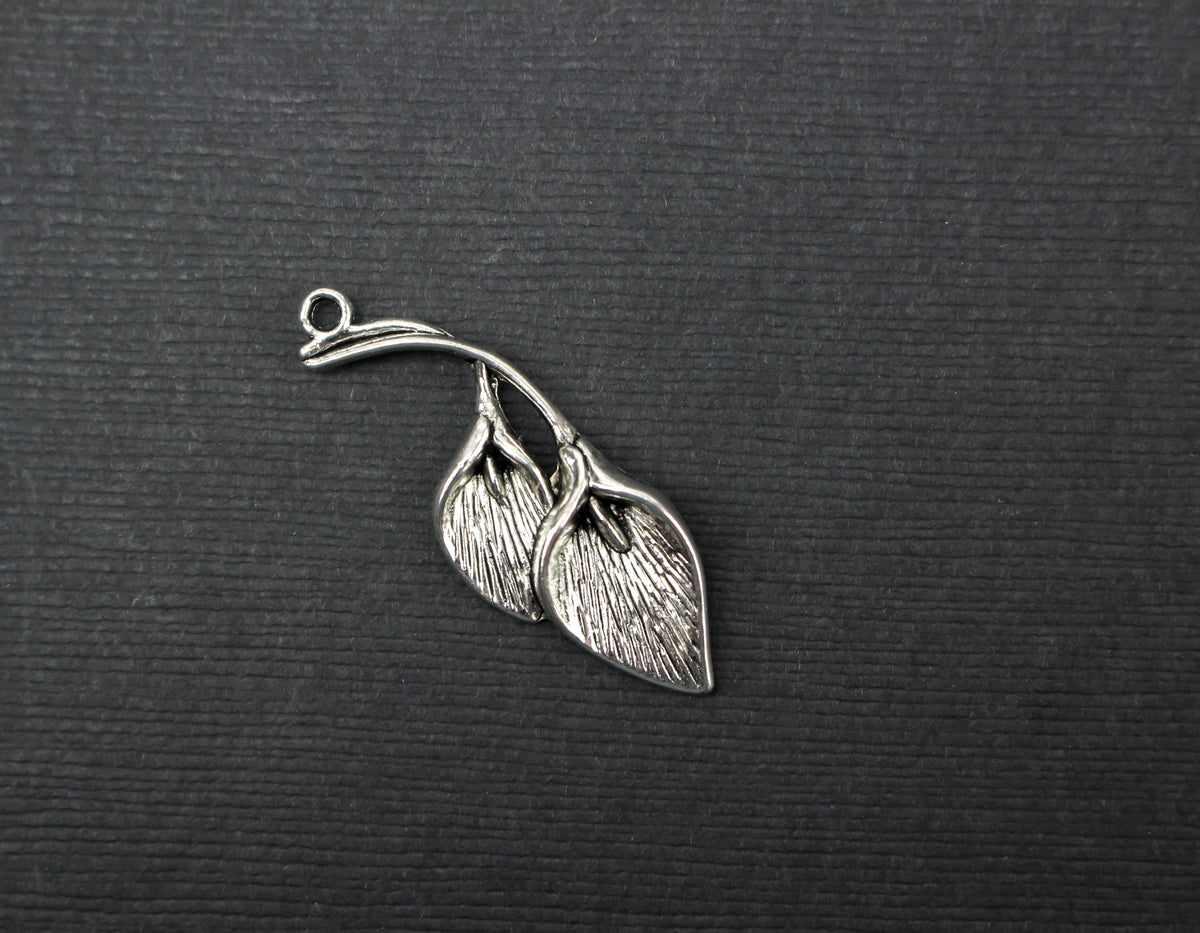 Calla Lily Flower Charm Pendant - Symbol of Virgin Mary - 10pcs