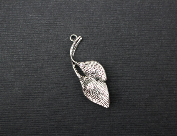 Calla Lily Flower Charm Pendant - Symbol of Virgin Mary - 10pcs