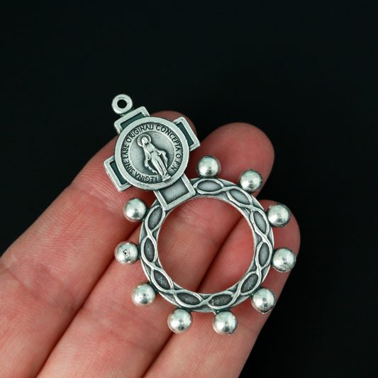 One decade rosary that features the Miraculous Medal in the cross