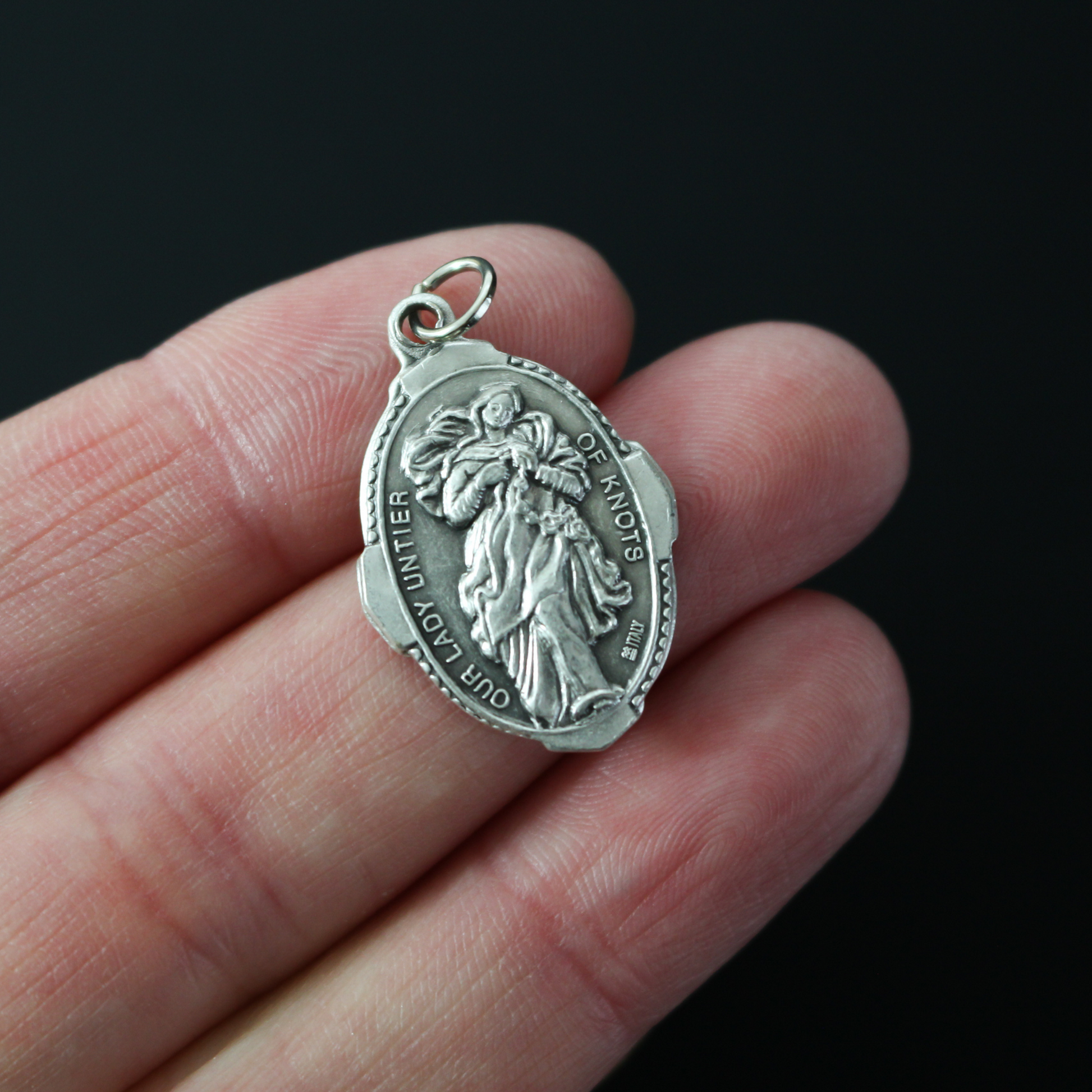 Mary Untier of Knots deluxe ornate medal. The front depicts Our Lady and the reverse side is marked "Pray For Us".