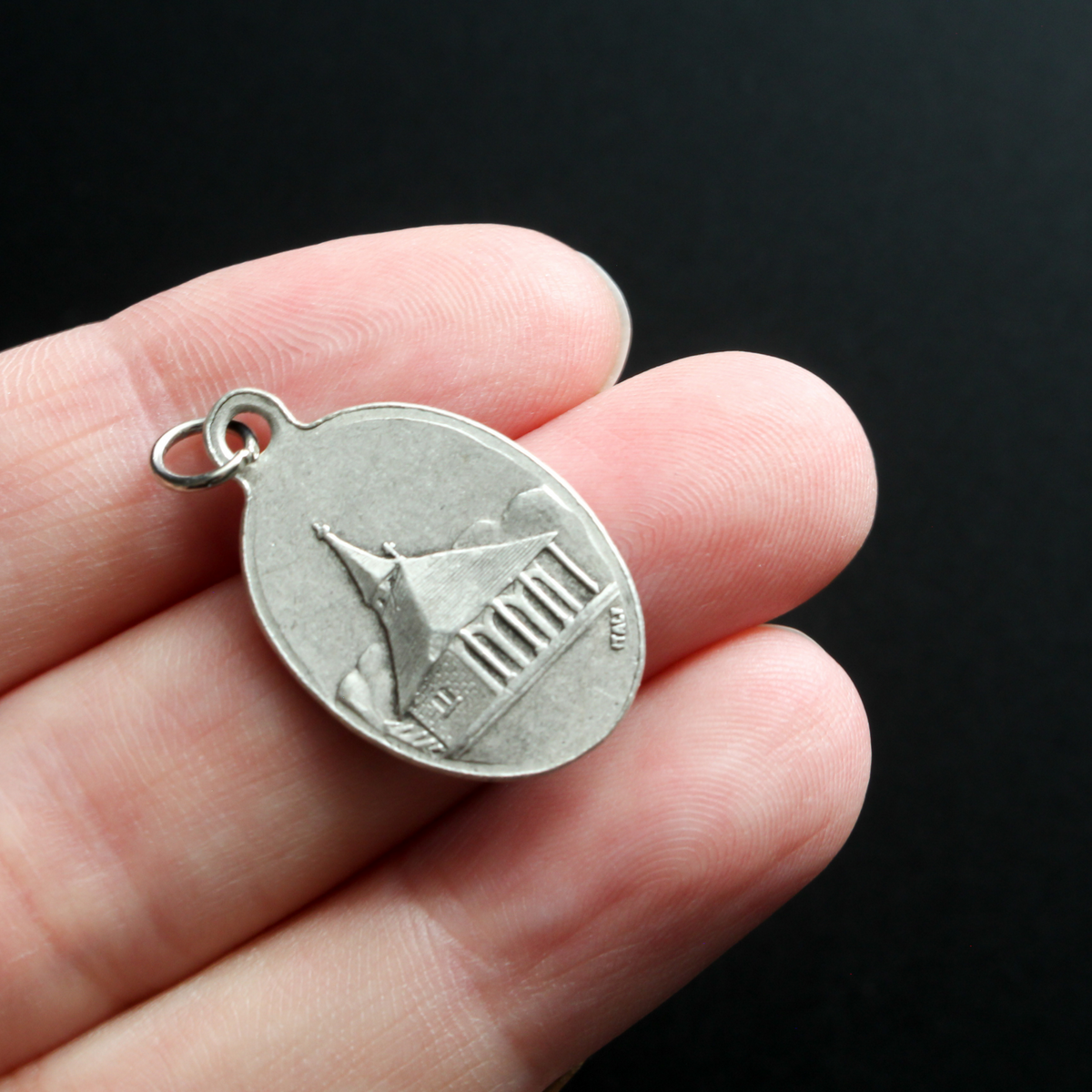 Beautiful French Our Lady of Banneux medal