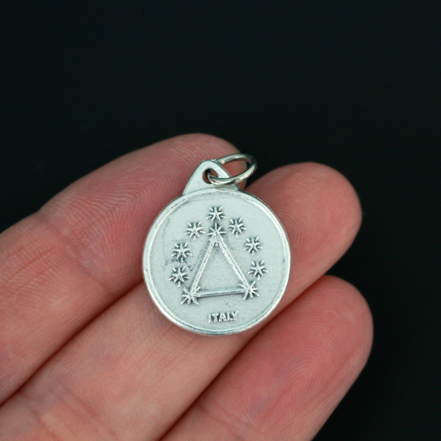 The front of the medal features an embossed image from the reported apparitions of Maria del Rosario de San Nicolas, Argentina.