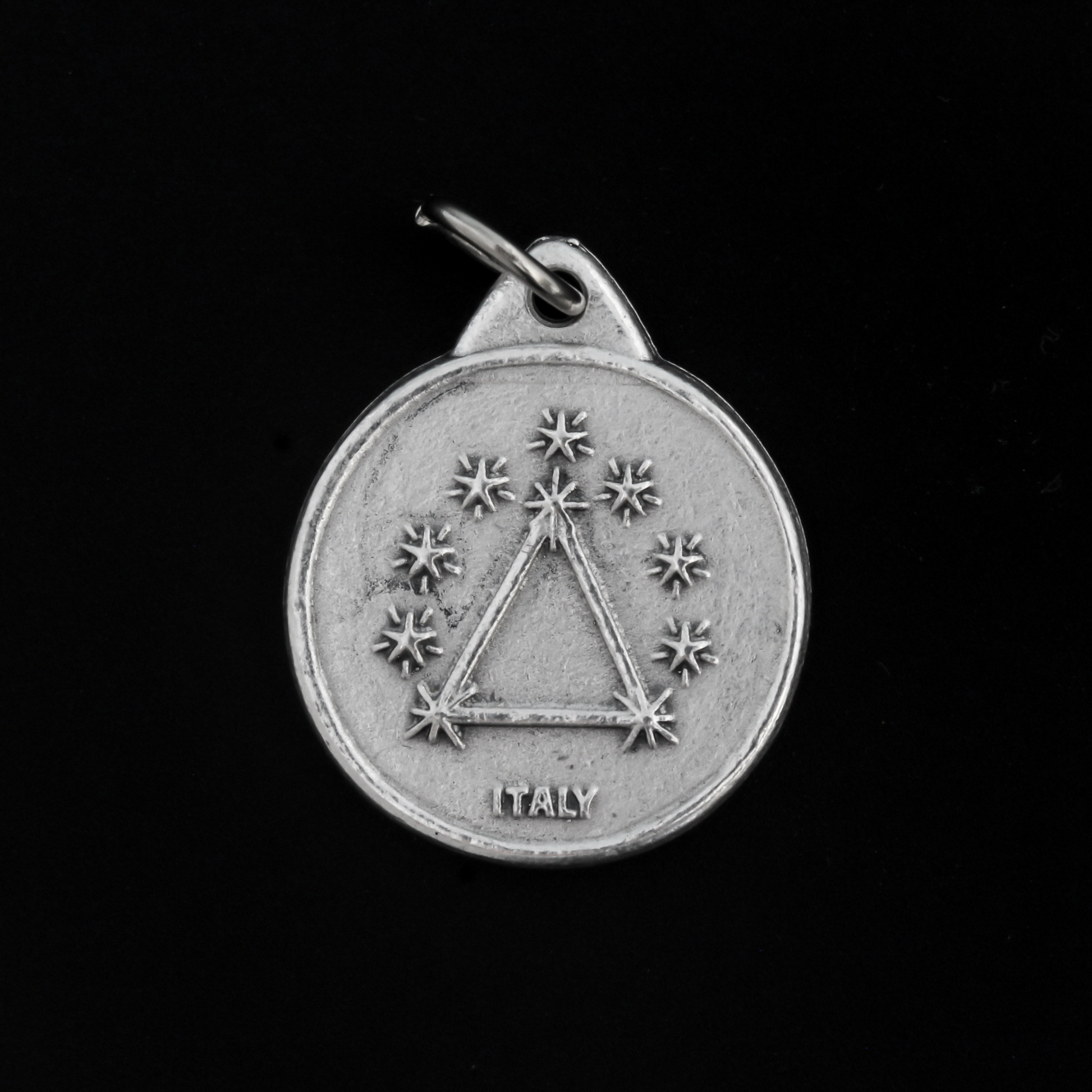 The front of the medal features an embossed image from the reported apparitions of Maria del Rosario de San Nicolas, Argentina.
