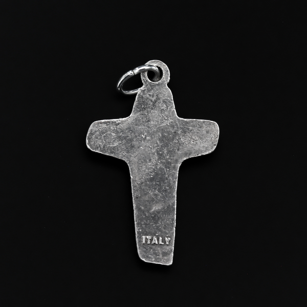 Crucifixion pendant that depicts Mary at the side of Christ