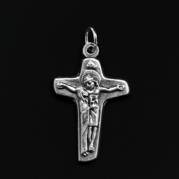 Crucifixion pendant that depicts Mary at the side of Christ