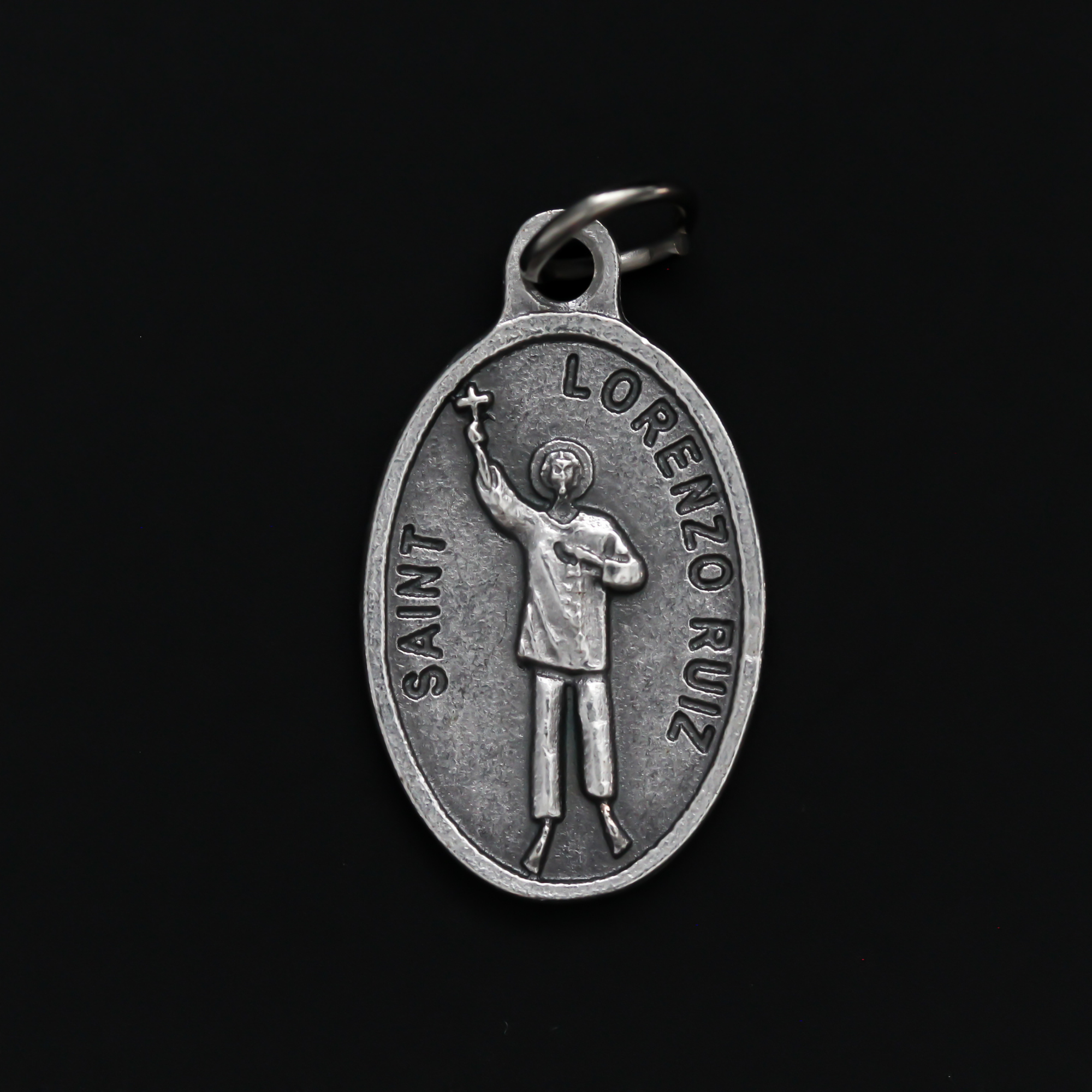 Saint Lorenzo Ruiz medal that depicts the saint on the front and is marked "Pray For Us" on the back
