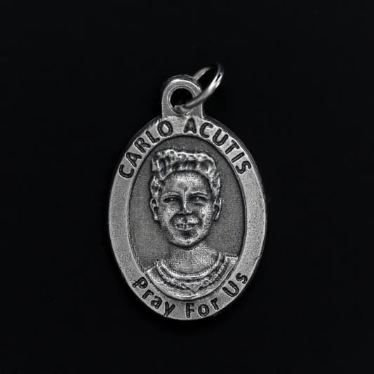 Venerable Carlo Acutis medal that depicts the saint on the front and the symbols of the Eucharist on the back