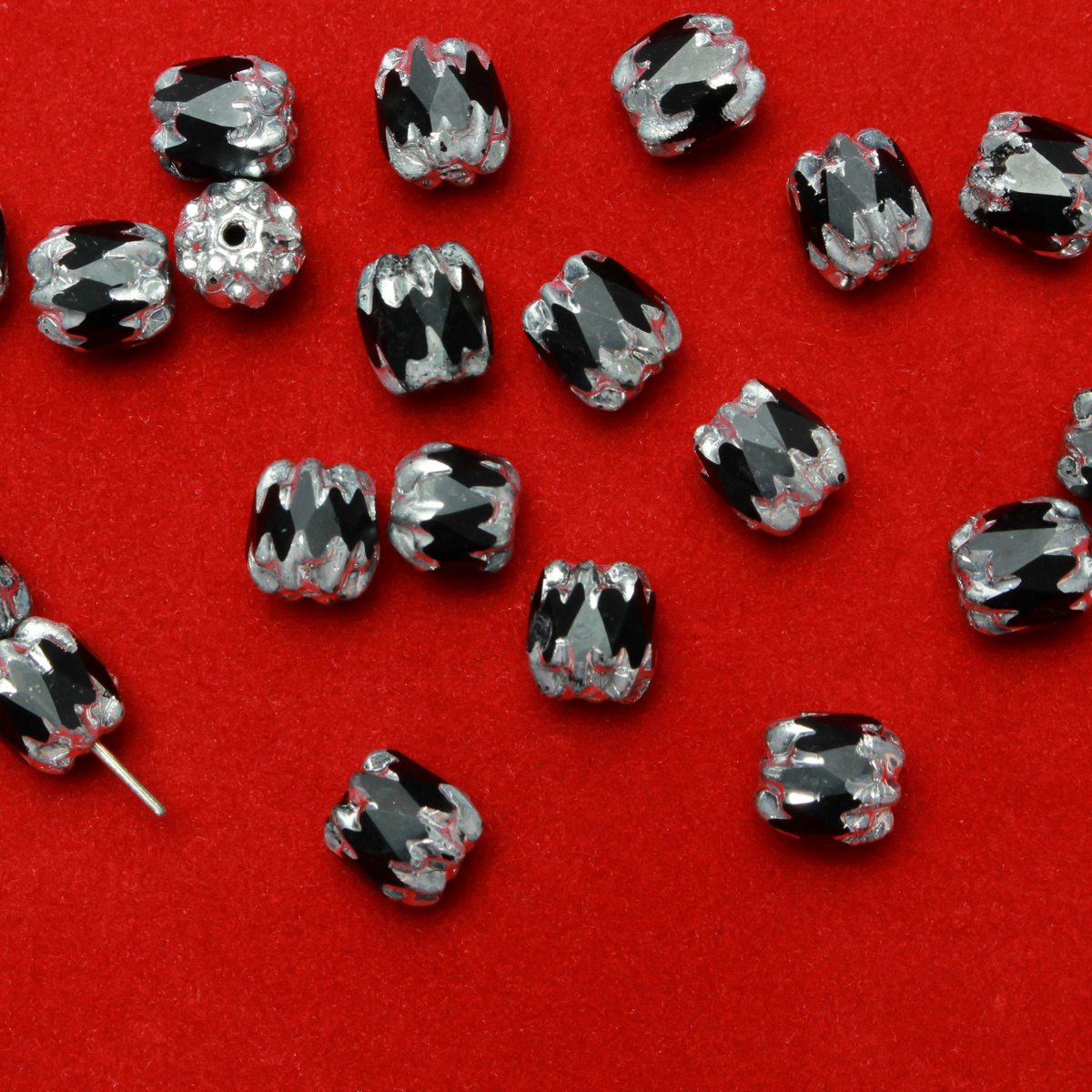 Cathedral shape beads that are faceted. The top and the bottom of the bead are a patterned glass with a silver coating. Made in the Czech Republic. Sold in sets of 20 beads