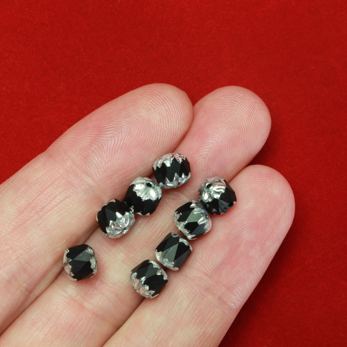 Cathedral shape beads that are faceted. The top and the bottom of the bead are a patterned glass with a silver coating. Made in the Czech Republic. Sold in sets of 20 beads.