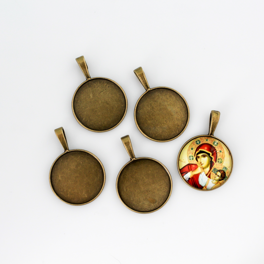 Round pendant cabochon setting in an antiqued bronze color. This is a flat edge bezel cup with a large bail loop. The tray fits 25mm cabochons