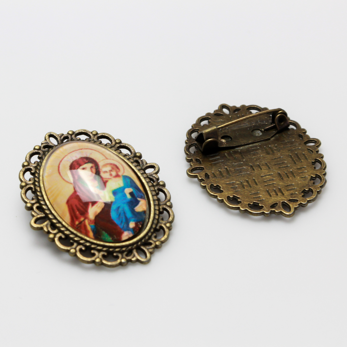 Bronze oval bezel brooch pin with an ornate filigree border. The tray size on this bezel is 25mm x 18mm