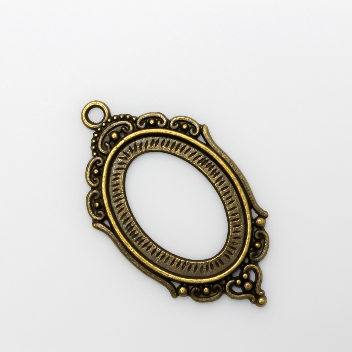 Ornate oval antiqued bronze bezel with an open back, the tray fits 25mm x 18mm cabochons.
