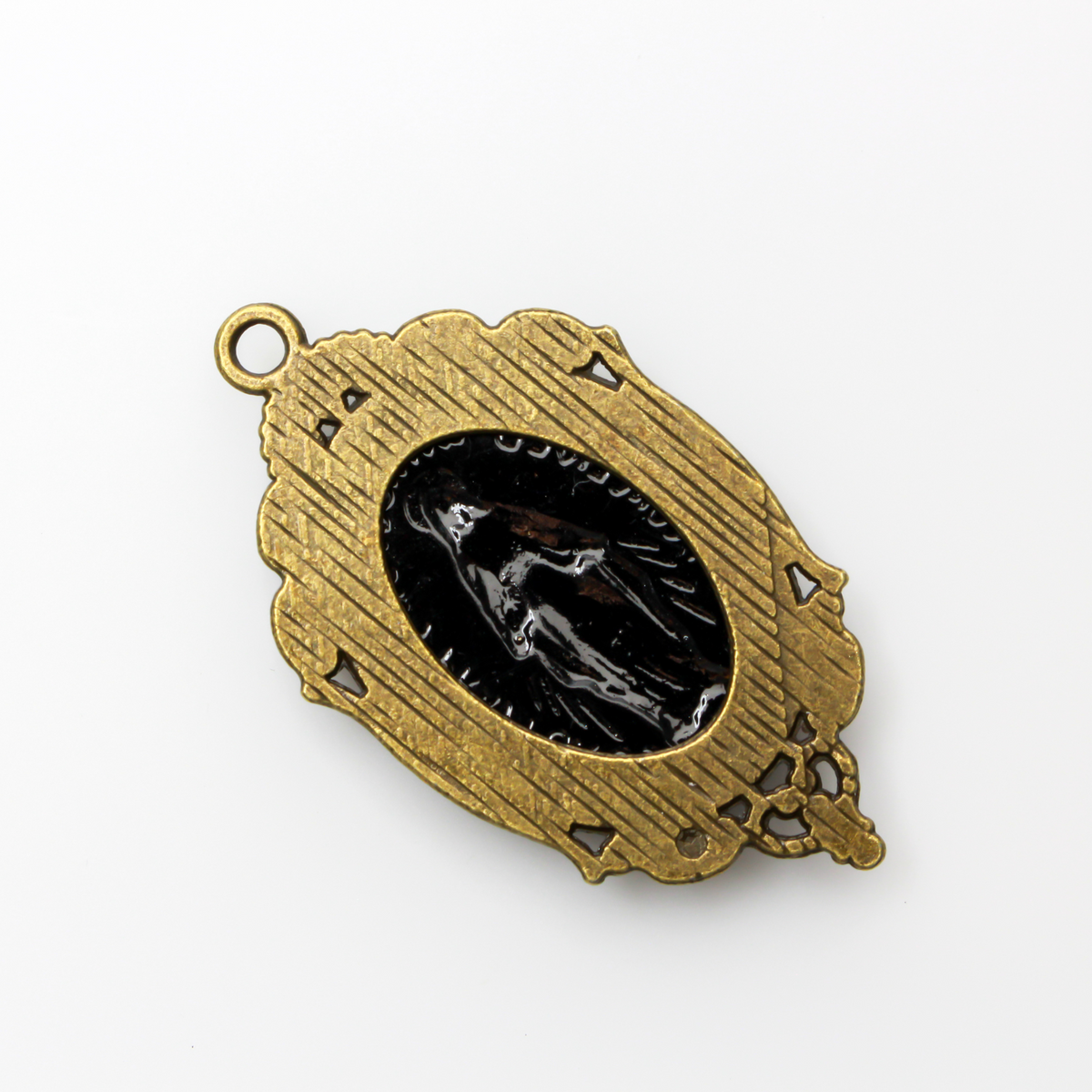 Ornate oval antiqued bronze bezel with an open back, the tray fits 25mm x 18mm cabochons.