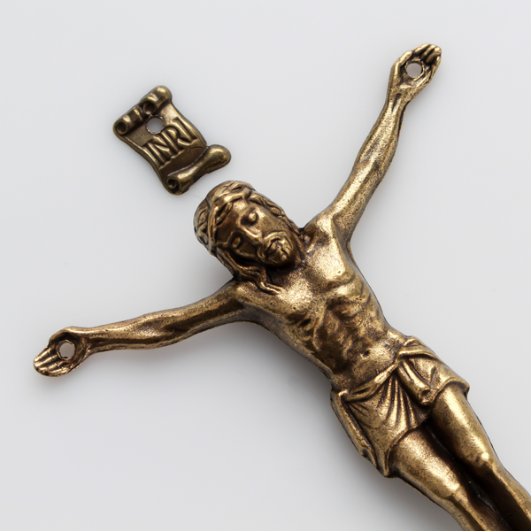 A beautifully detailed bronze corpus that comes with an INRI scroll sign