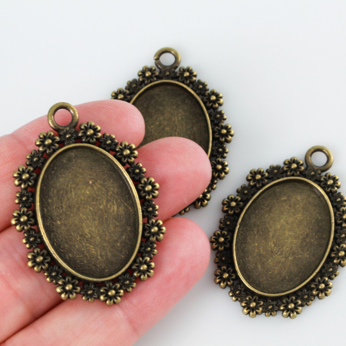 Bronze Flower Bezel Tray - Fits 25x18mm Oval Cabochon, Ornate Daisy Edge Cameo Frame, 5pcs