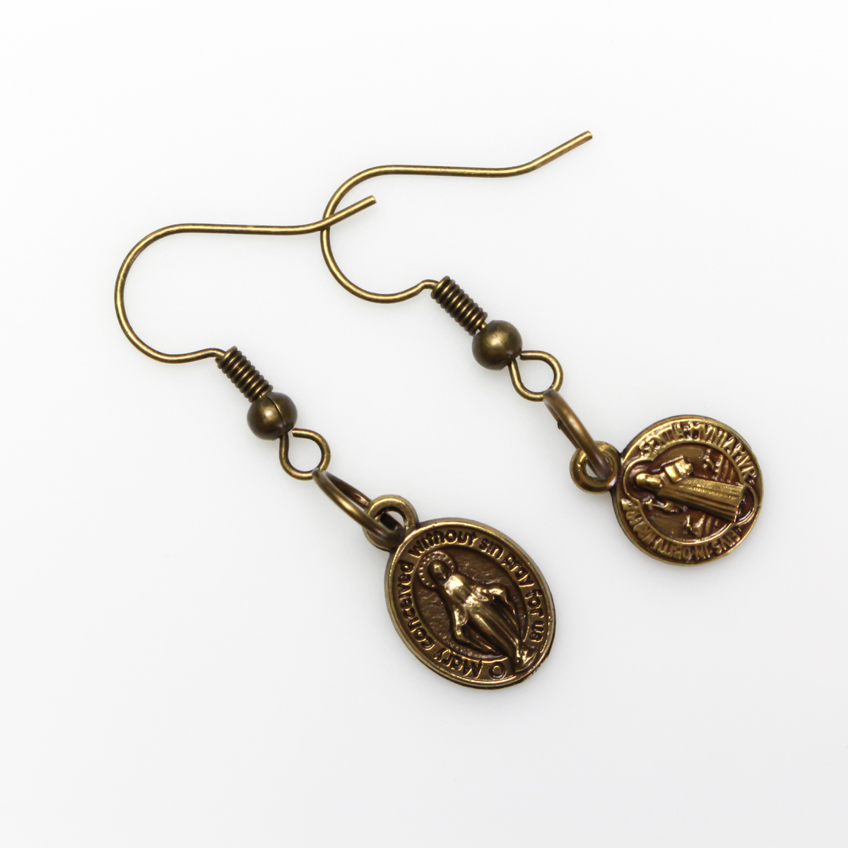 Brass earring hooks with a horizontal loop and an antiqued bronze finish. 23 gauge wire. Sold in packages of 30 hooks (15 pairs).