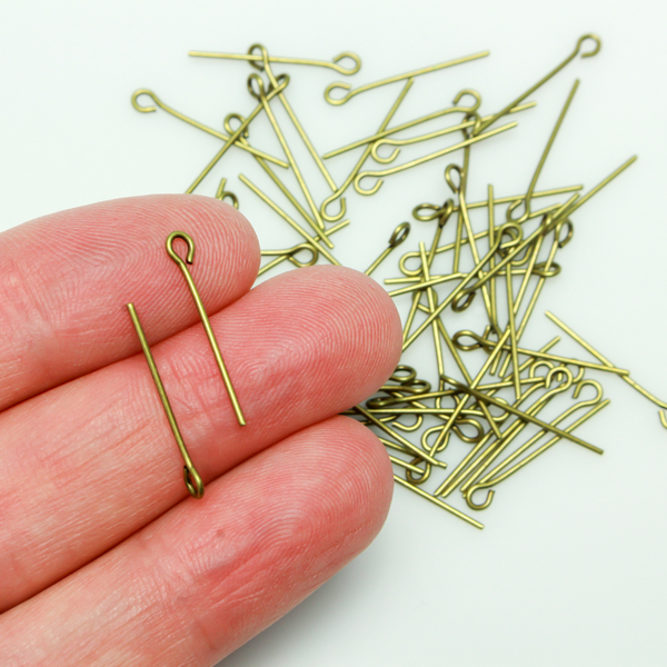 Eye pins in a bronze color, high quality, made in Italy. The pins are 16mm long (excluding the loop) and are generally ideal for 9 mm or smaller beads