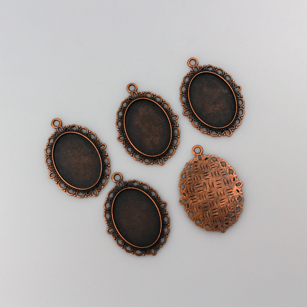 oval pendant cabochon setting in an antiqued red copper color. This is an ornate edge bezel cup with a 25mm x 18mm tray