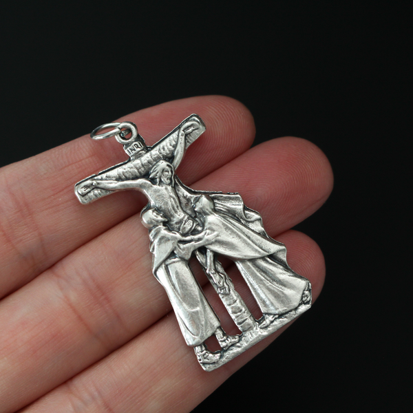 Crucifixion pendant that depicts Christ on the cross between the Virgin Mary and St. John the Beloved