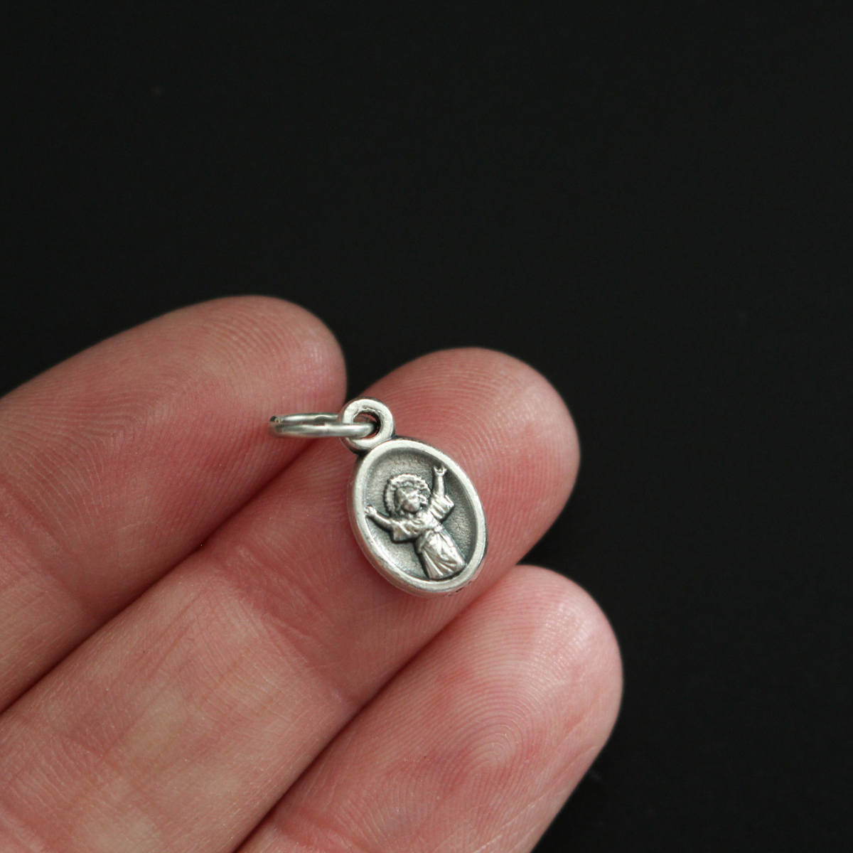 Divine Child mini Spanish medal 1/2" long