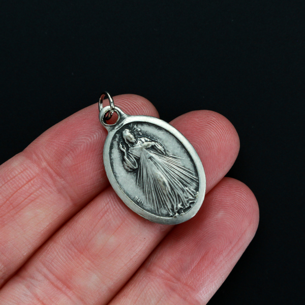 Divine Mercy medal with an image of Jesus on the front and the words "Jesus, I Trust in you!" on the back