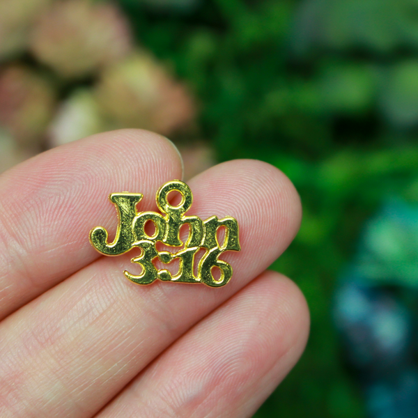 John 3:16 charms in a shiny gold finish, 19mm x 13mm