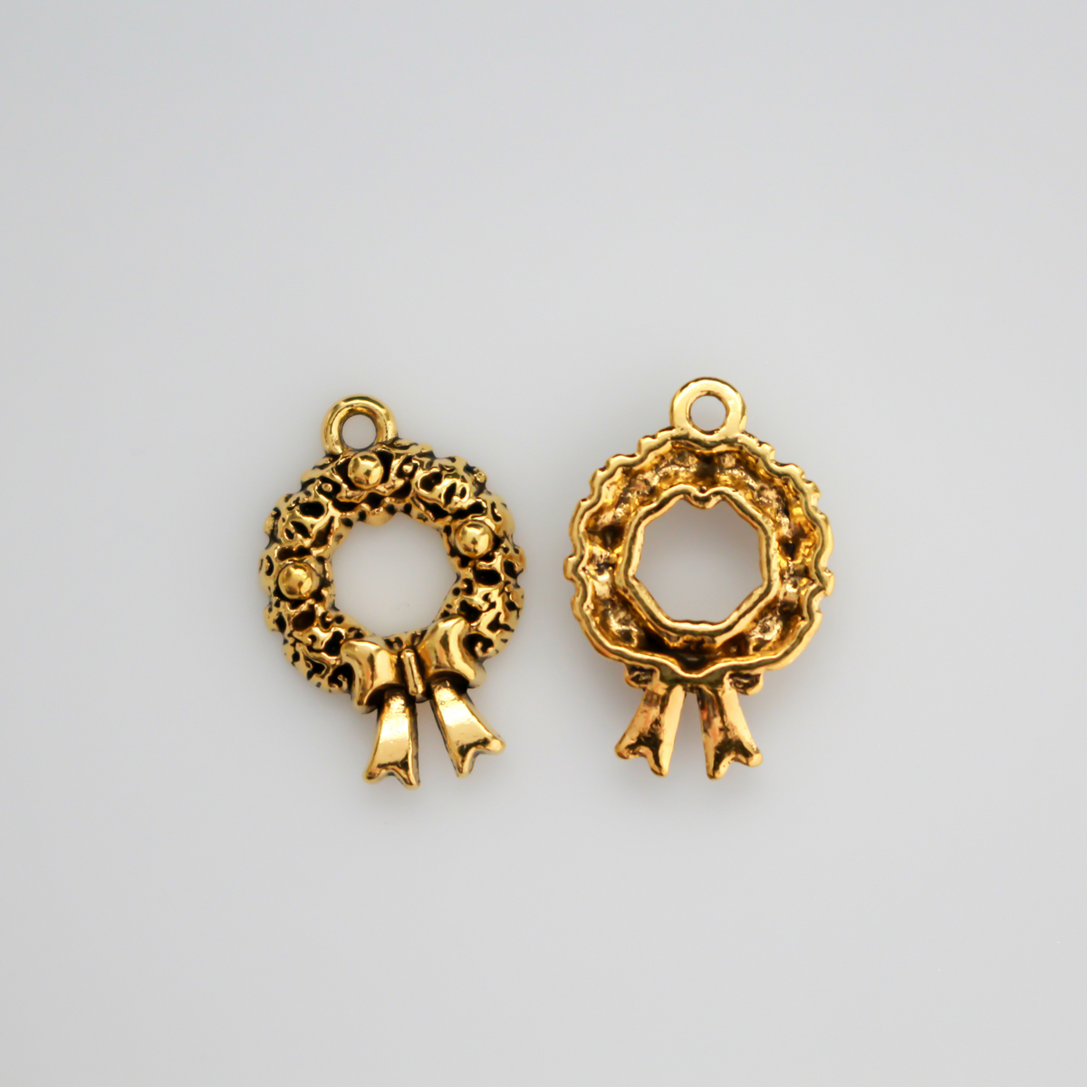 Gold tone Christmas wreath charms, 19mm long