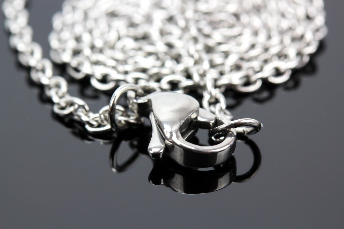 close up of lobster clasp on Stainless steel link cable chain necklace