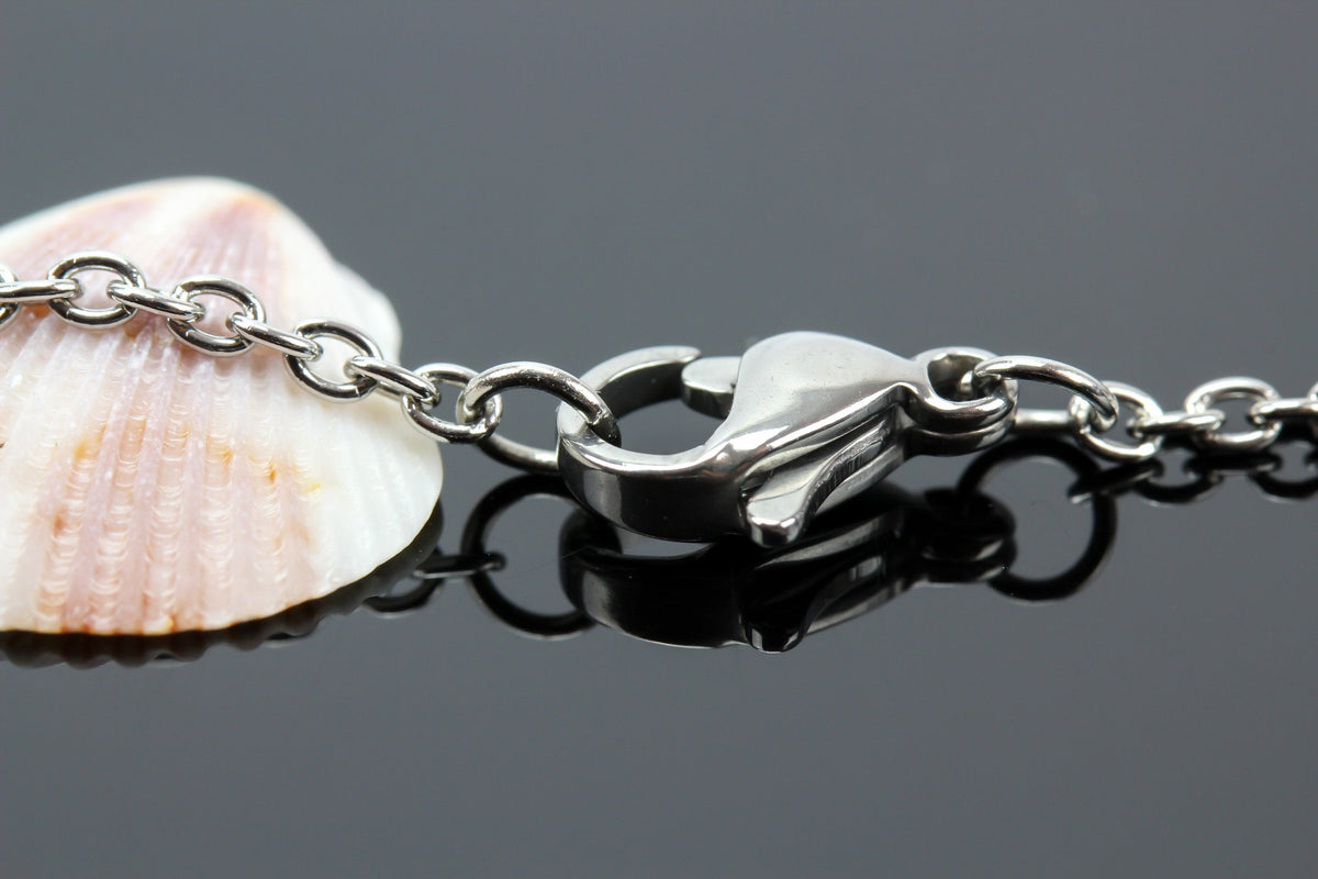 close up clasp Stainless steel link cable chain necklace