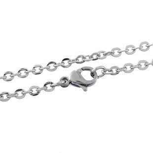 close up lobster clasp on Stainless Steel Link Cable Chain Necklace 