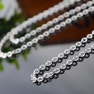 close up of Stainless Steel Link Cable Chain Necklace