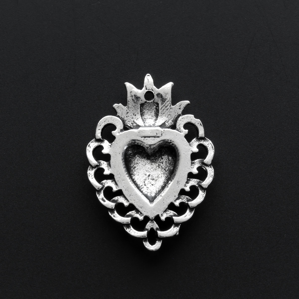Ex voto milagro style sacred heart pendant with an antiqued silver-tone finish 28mm long
