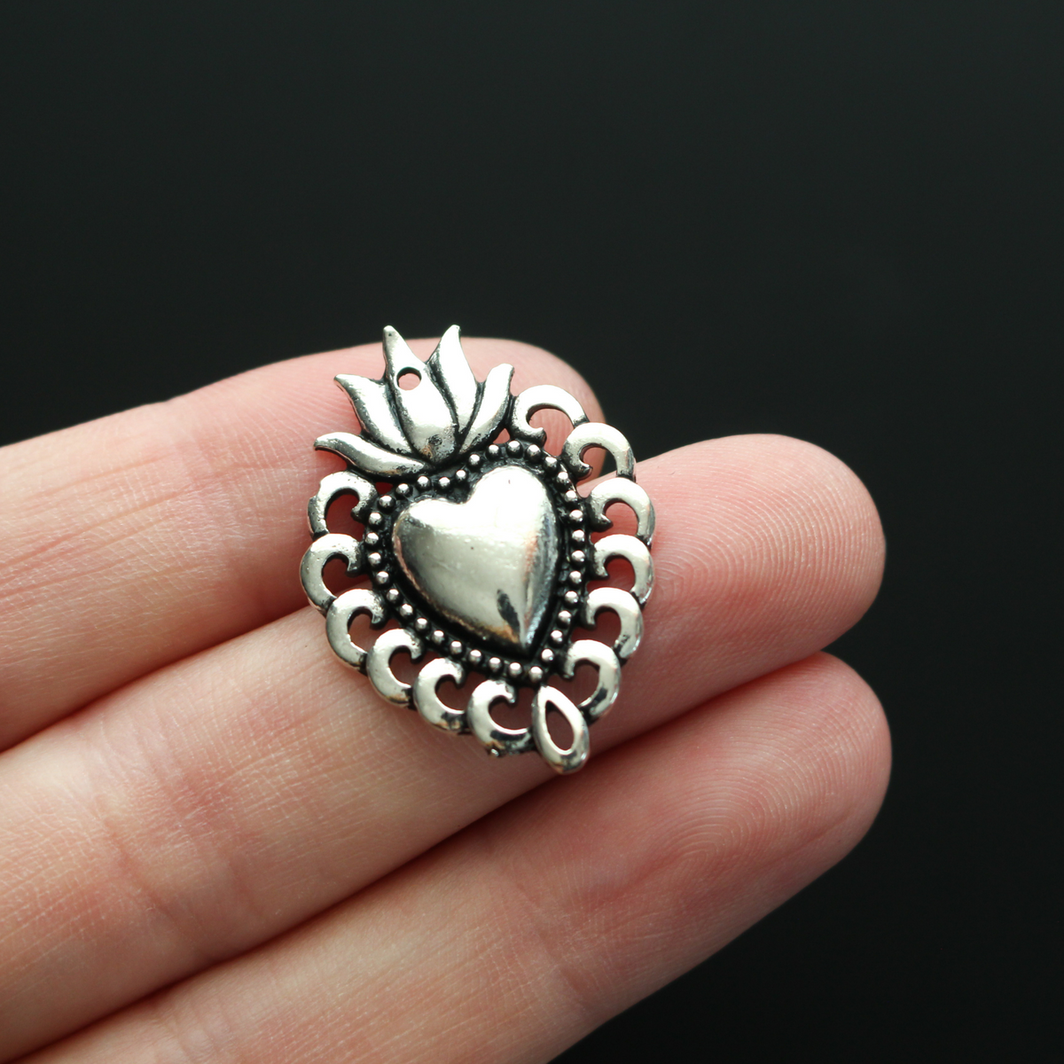 Ex voto milagro style sacred heart pendant with an antiqued silver-tone finish 28mm long