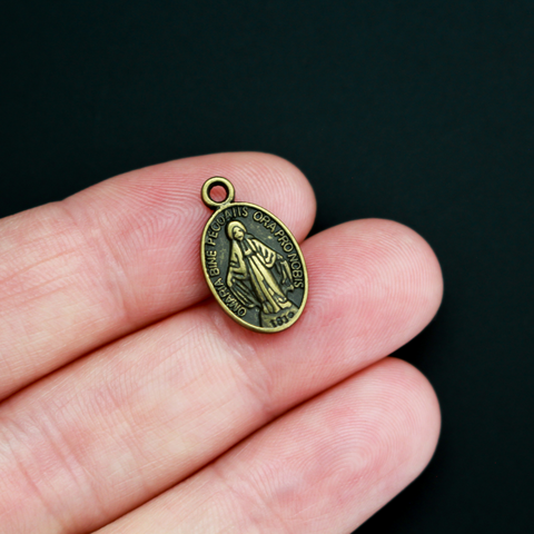 Bronze Miraculous Mary medal with the Latin inscription"O' Maria Sine Peccatis Ora Pro Nobis"