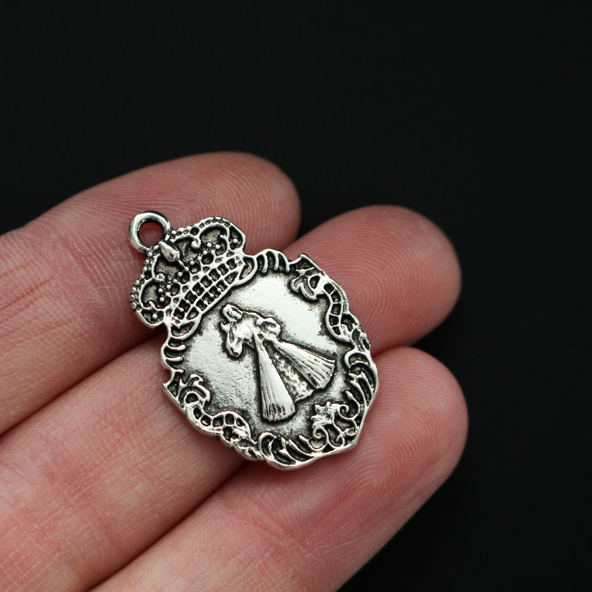 Divine Mercy of Jesus Medal - Devotional Crown Pendant