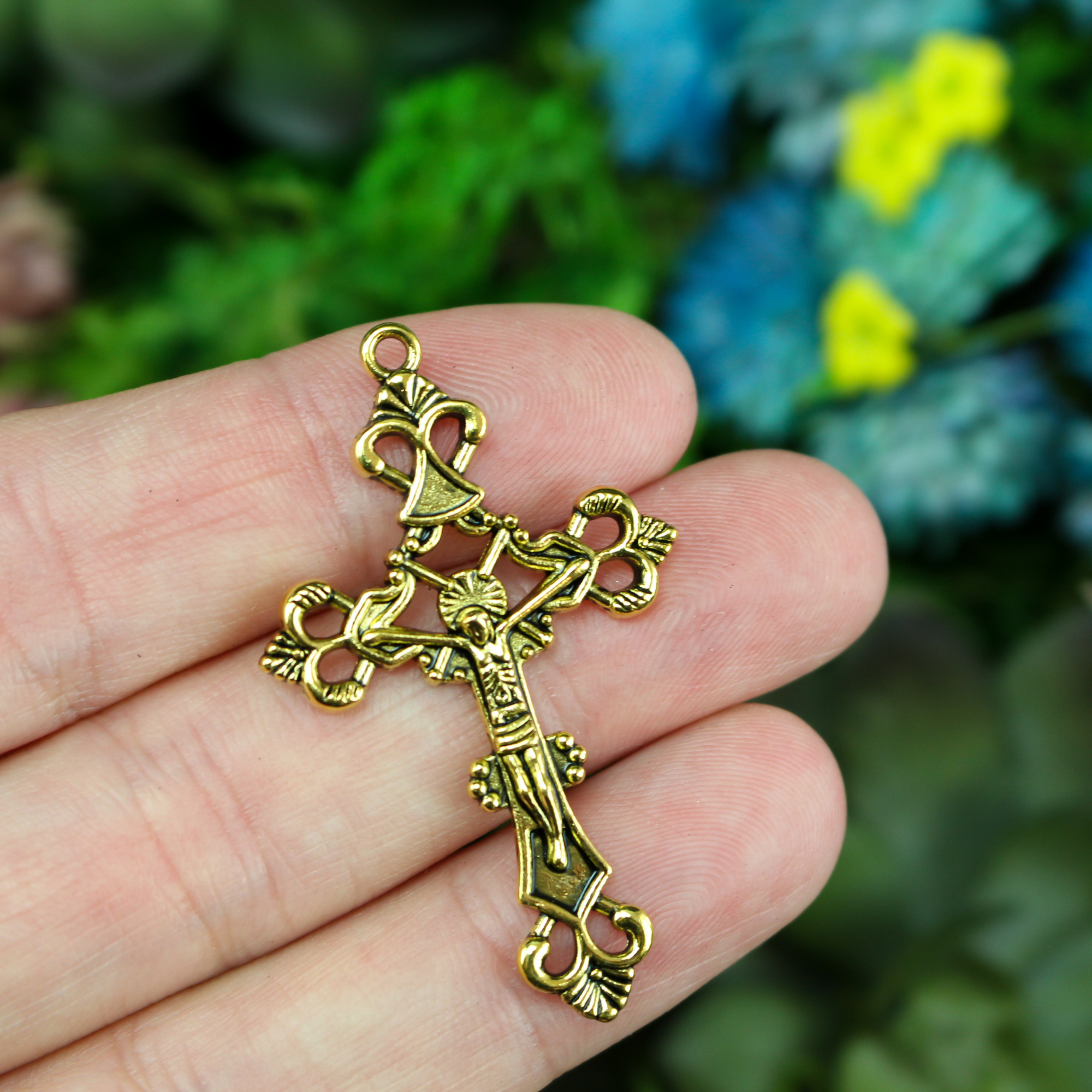 ornate gold tone crucifix cross pendant